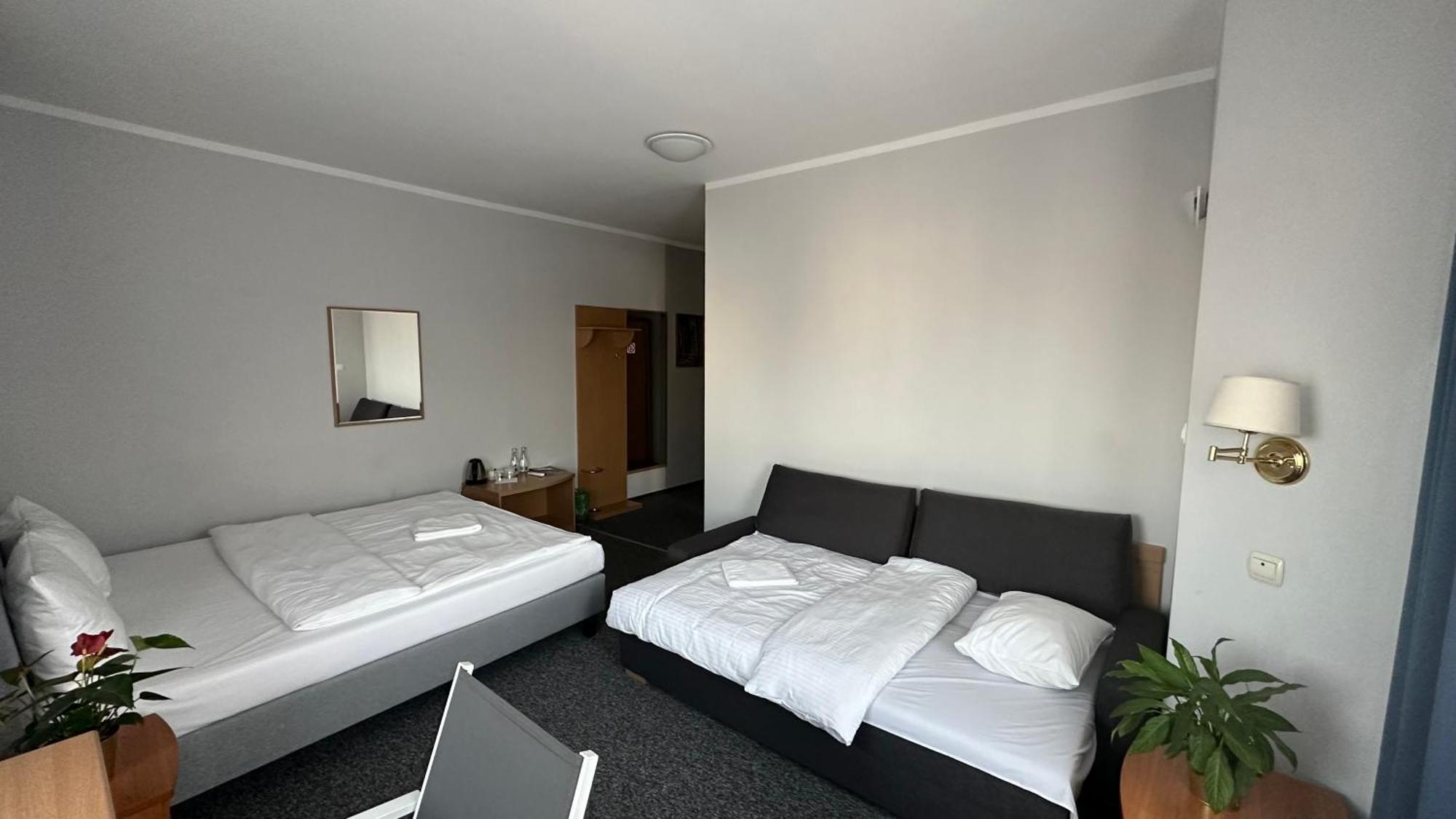 Lezzet Hotel&turkish Restaurant Warschau